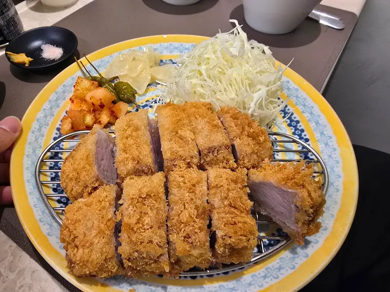 다시 봐도 먹음직스러운 돈까스 한 상