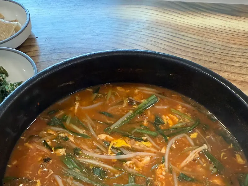 뚝배기에 담겨 나온 섭국