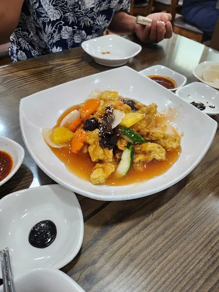 접시에 담긴 탕수육