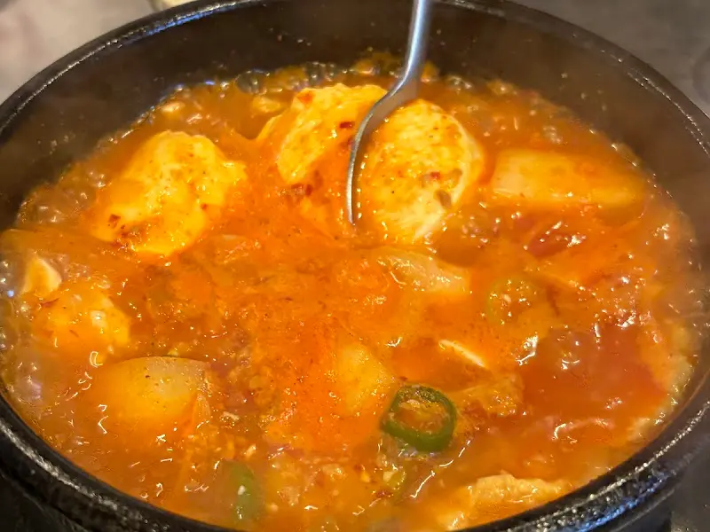 보글보글 끓고 있는 곱창 전골