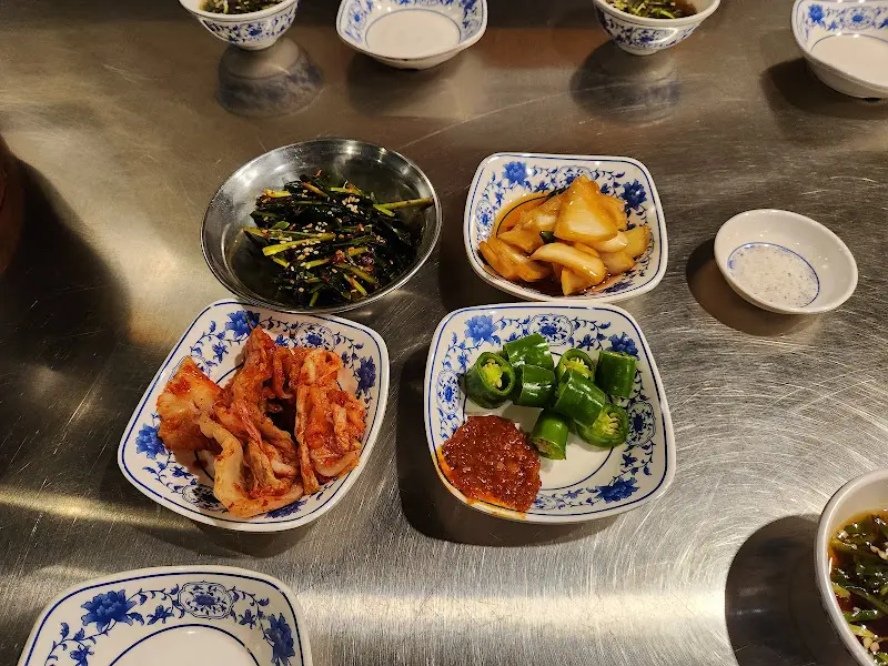 다양한 밑반찬들