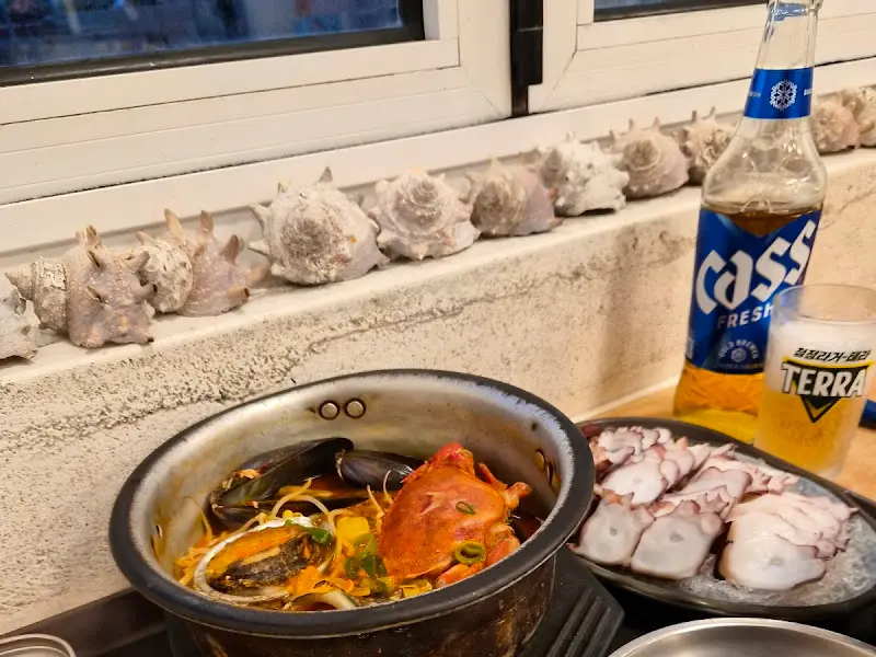 푸짐한 해산물이 들어간 해물라면