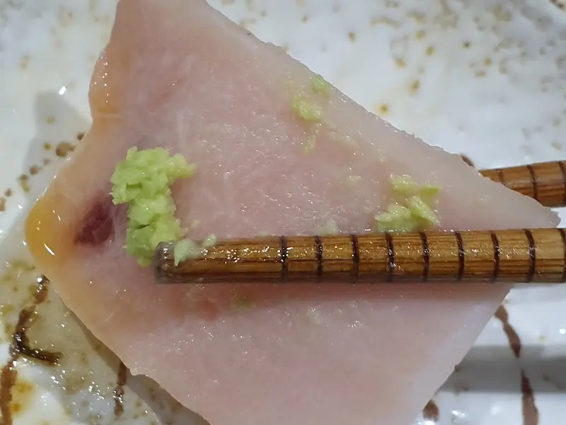 참치회의 섬세한 마블링