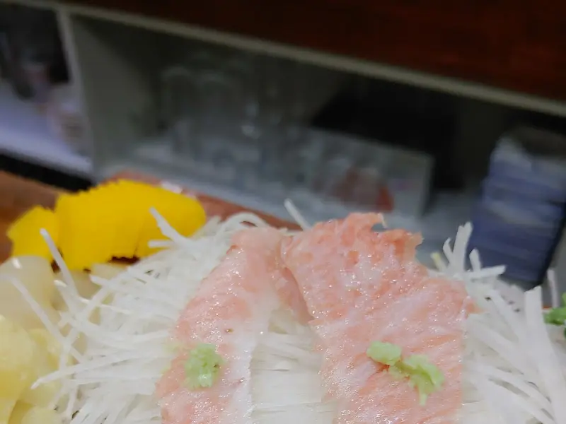 신선함이 눈으로 보이는 참치회