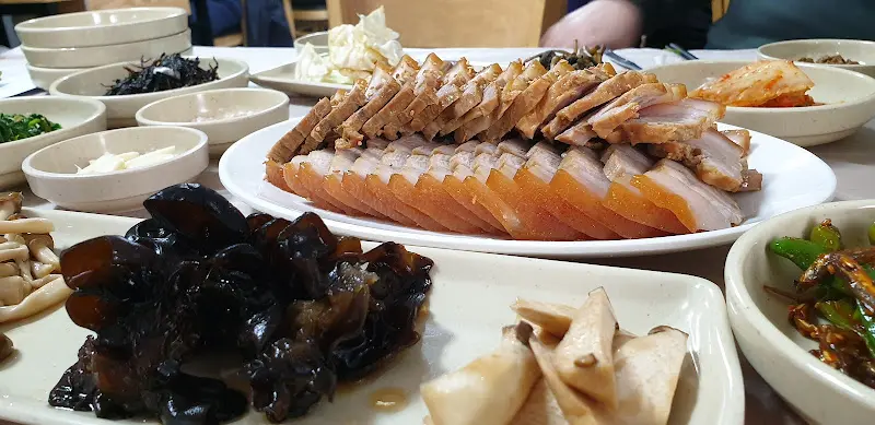 미나리 삼겹수육 한상차림