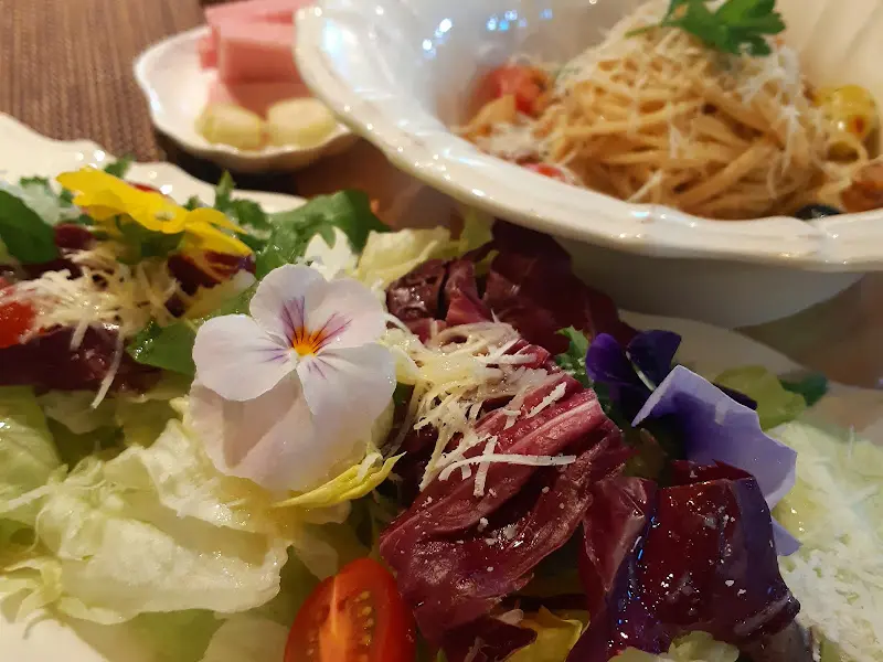 파스타와 샐러드