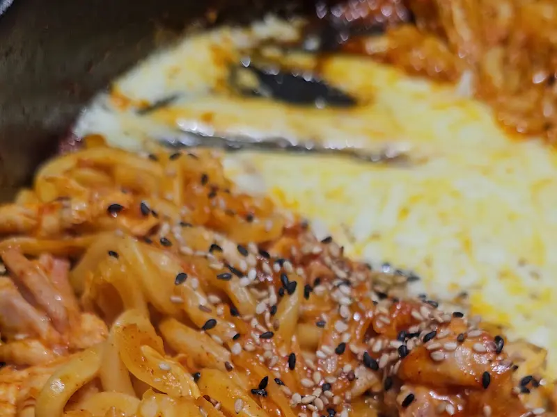 닭갈비와 치즈, 우동사리