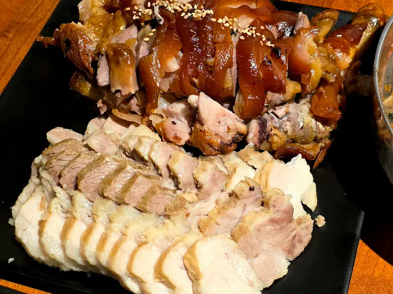 윤기가 흐르는 족발과 보쌈 세트