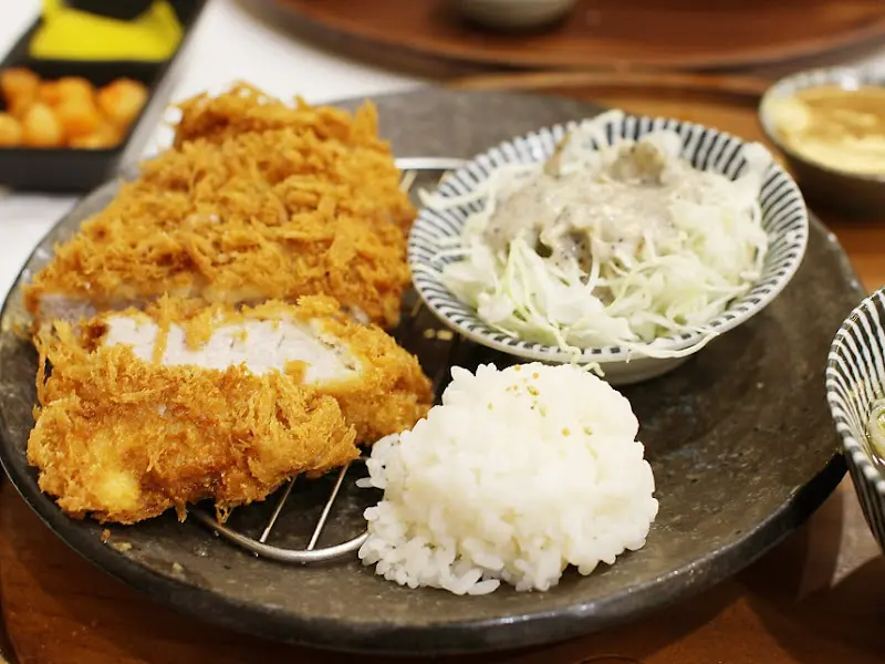 두툼한 등심카츠의 단면