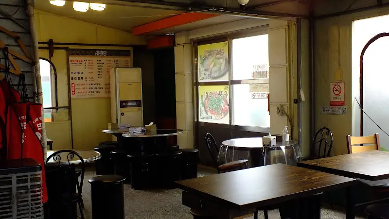 정겨운 식당 내부