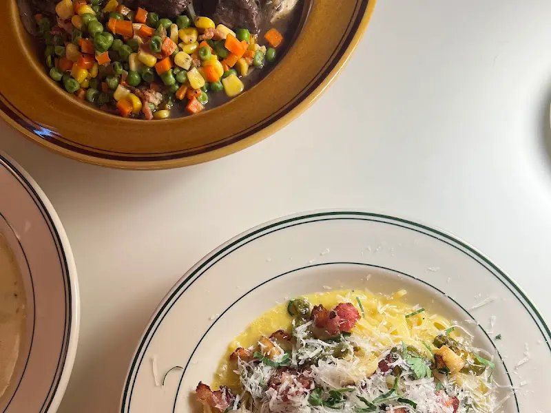 또봄 내부 인테리어