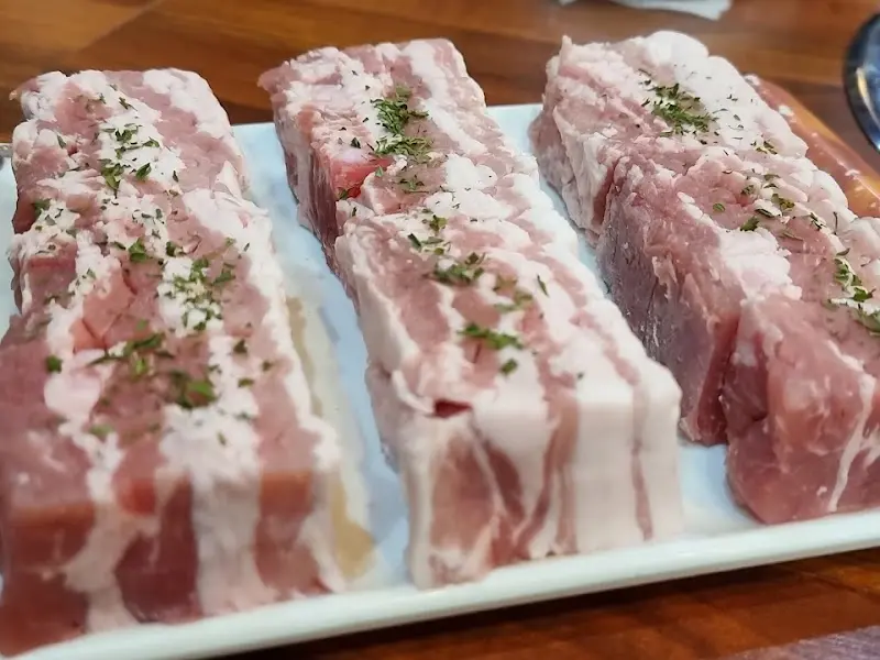 푸짐한 벌집 삼겹살 한 상 차림