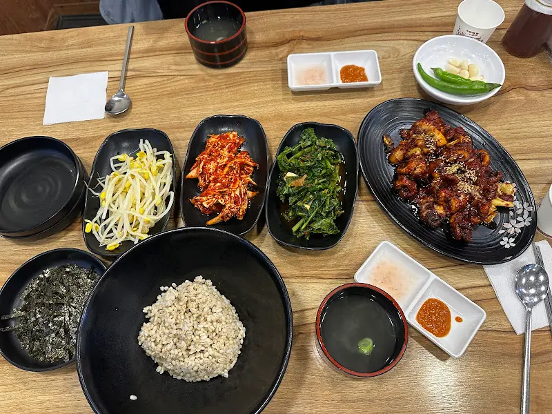 봉이칼국수 전체 테이블 세팅