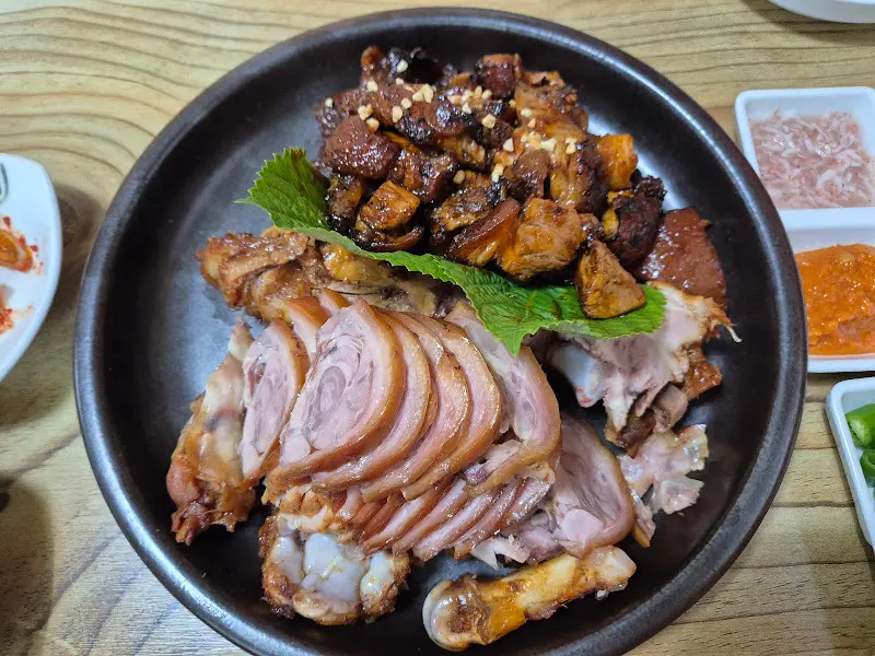 불족발과 밑반찬