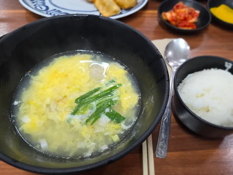 만두국밥의 따뜻한 비주얼