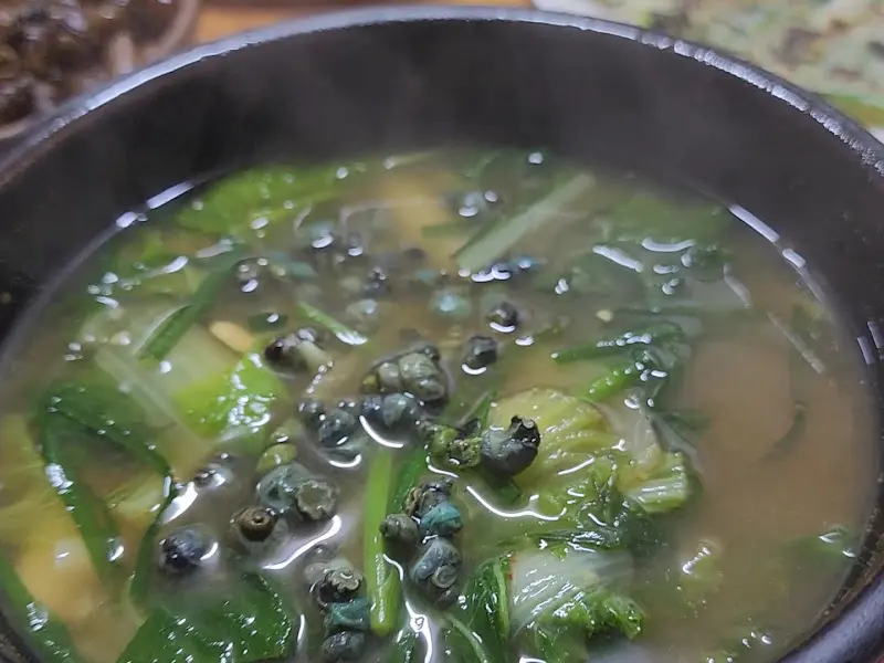 뜨끈한 올갱이 국밥