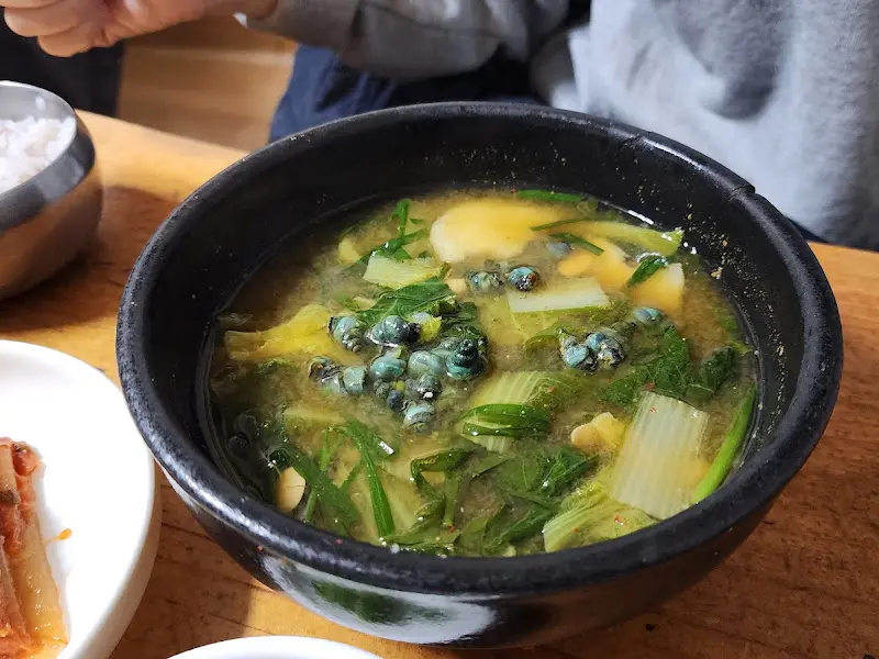 올갱이 국밥 근접샷