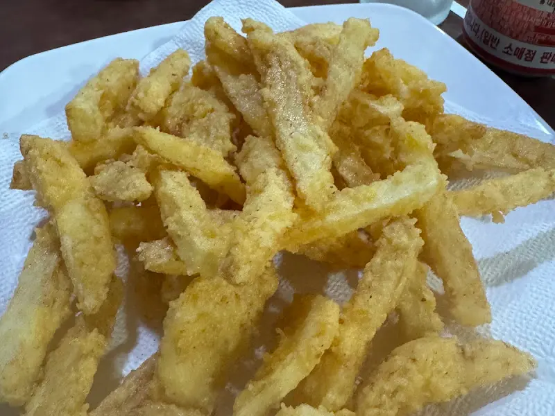 겉은 바삭하고 속은 촉촉한 감자 튀김