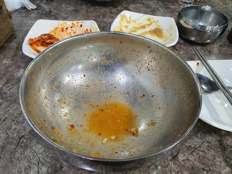 싹 비운 어탕칼국수 그릇