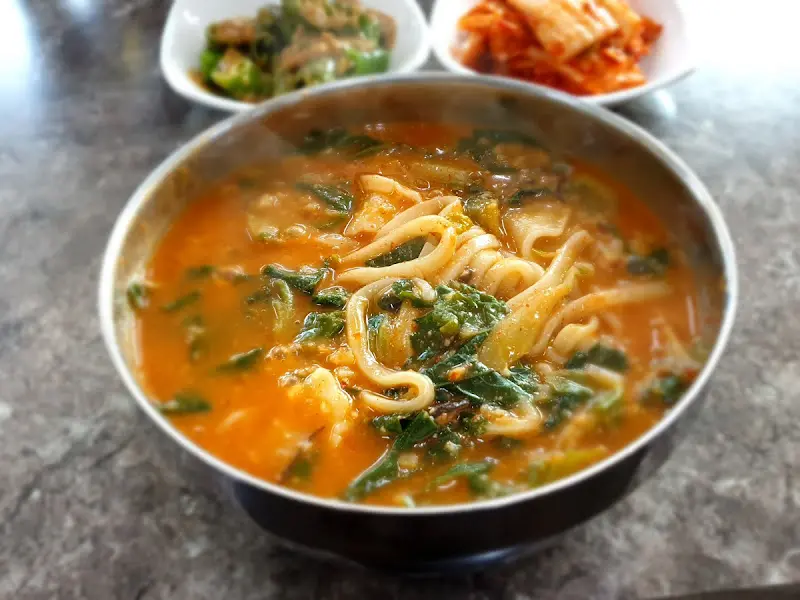 어탕칼국수 디테일