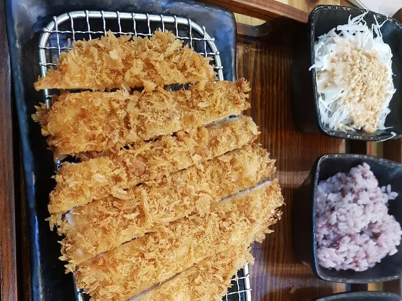 돈까스 한 상 차림