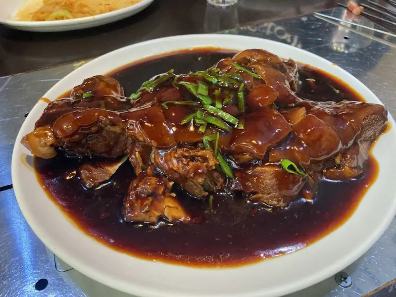 윤기가 흐르는 돼지 귀