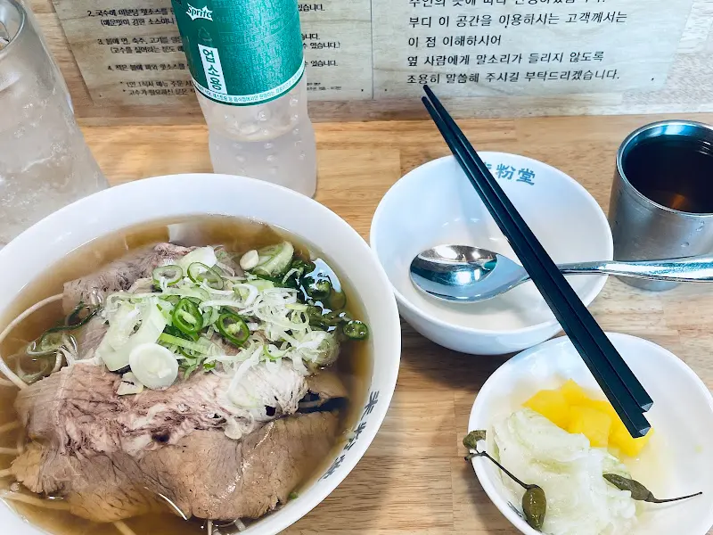 깔끔한 테이블 세팅