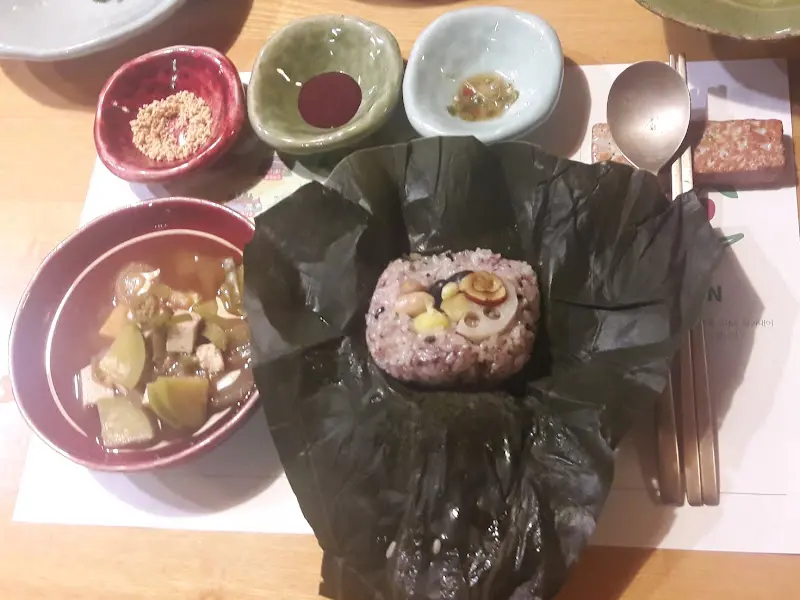 연잎밥과 반찬