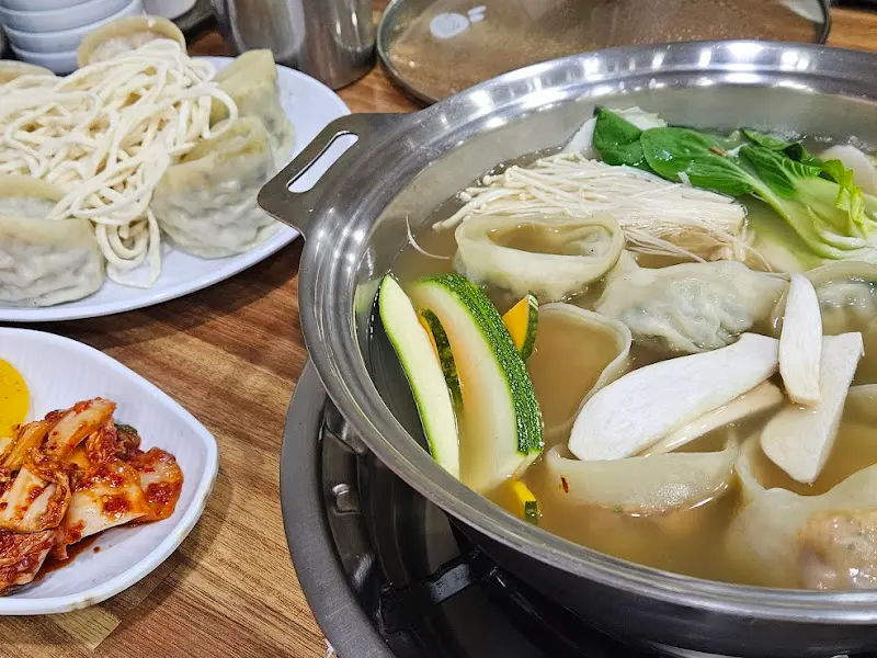 만두전골과 칼국수, 김치