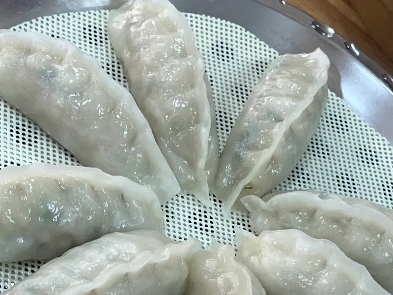 윤기가 좔좔 흐르는 만두