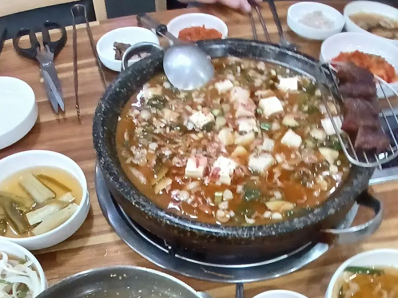 푸짐한 돌판 된장찌개