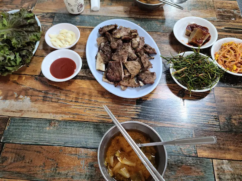 깔끔하게 비워진 접시