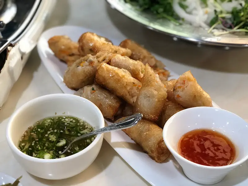 바삭하게 튀겨진 짜조