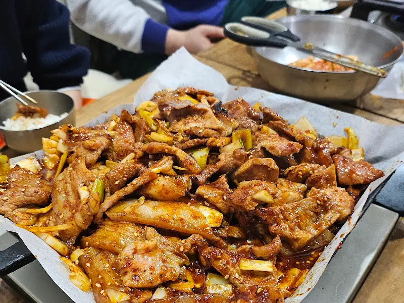 숯불 향이 가득한 돼지불고기