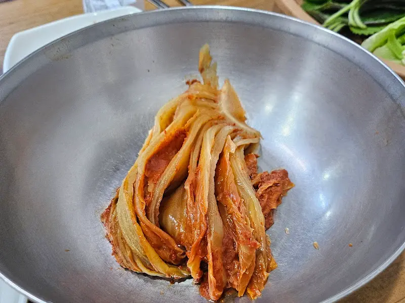 놋그릇에 담긴 김치