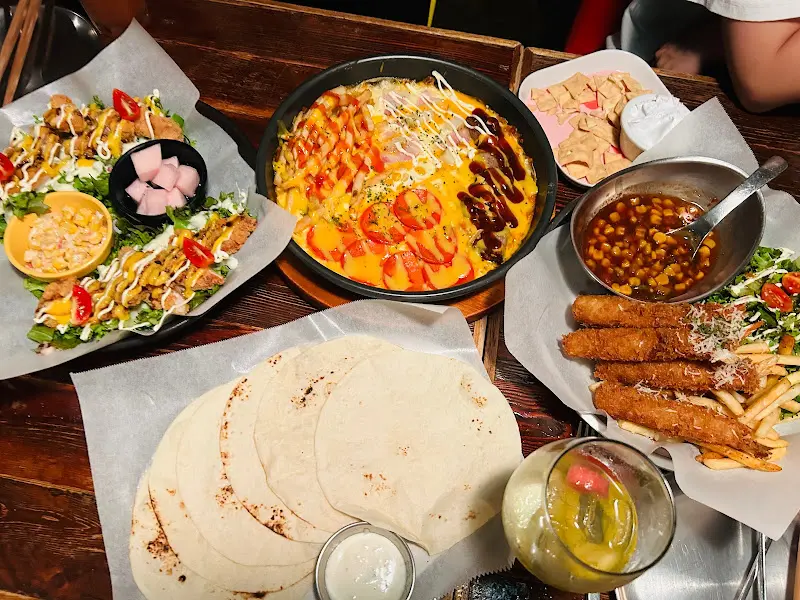 푸짐한 타코 한 상 차림