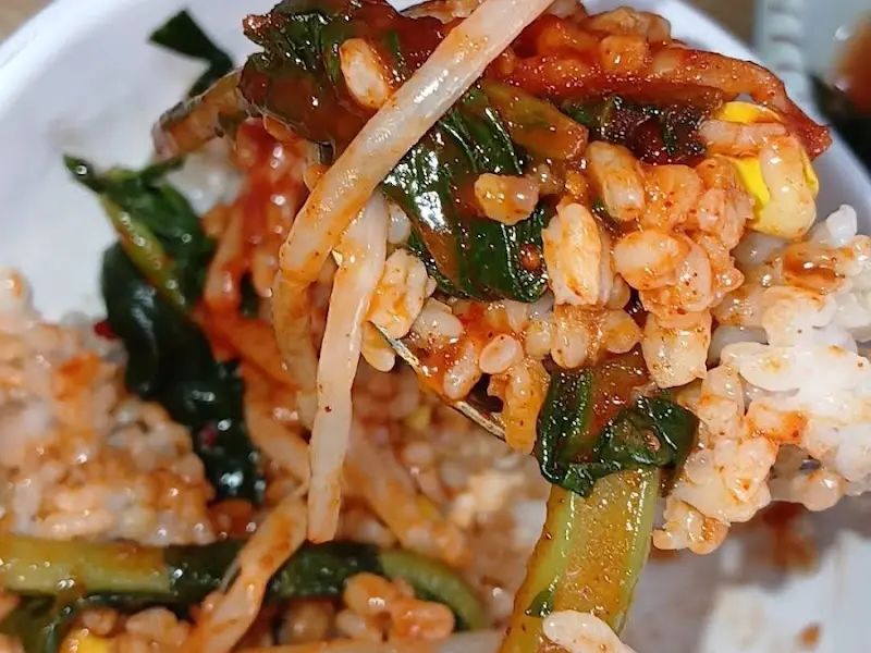 밥과 함께 비벼 먹으니 더욱 맛있는 떡볶이