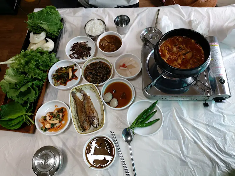 푸짐한 쌈밥 한 상