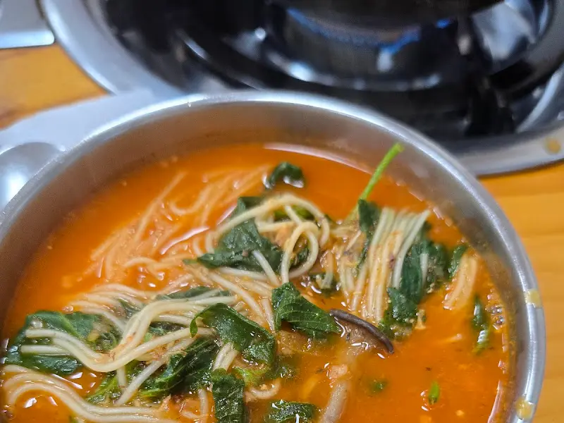 어죽에 면사리를 넣은 모습