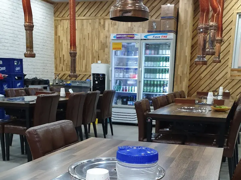 넓고 쾌적한 식당 내부