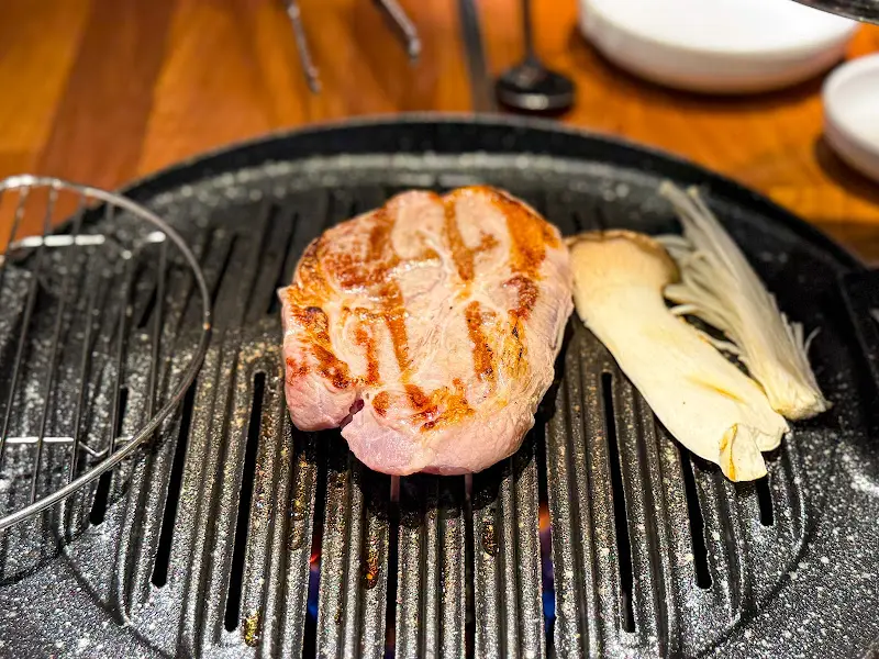 육즙 가득한 목살