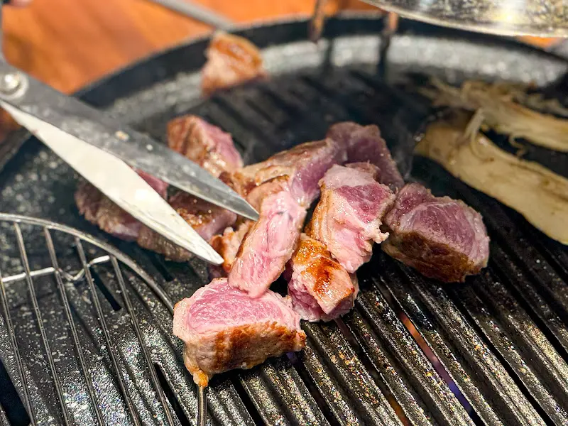 잘 구워진 고기