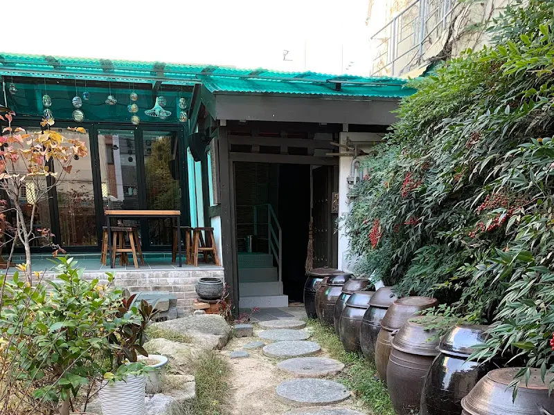 정겨운 식당 입구