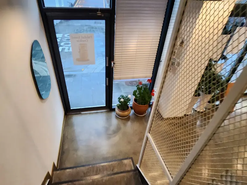 카페 입구 계단