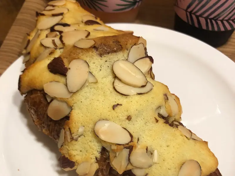 아몬드 크루아상