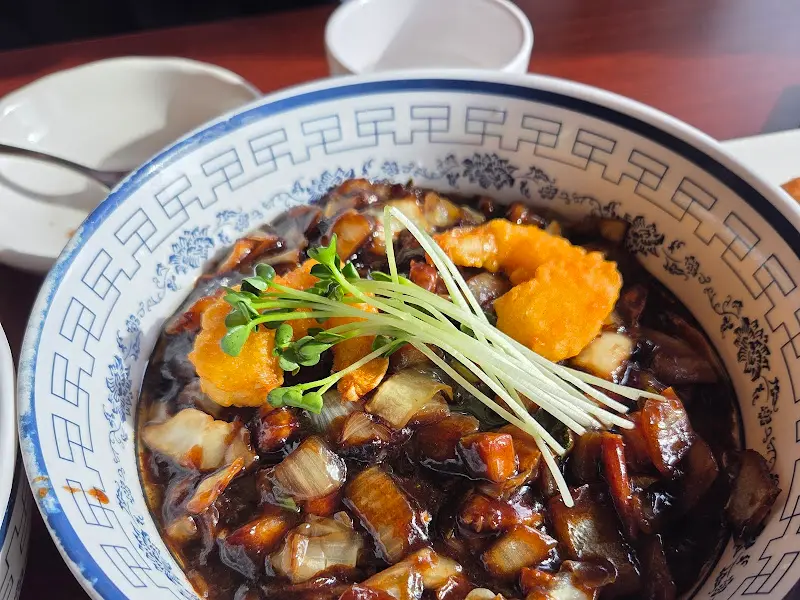 새우튀김이 올라간 간짜장