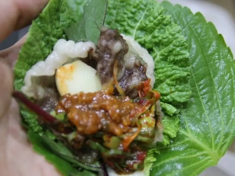 대패삼겹살과 쌈 채소, 쌈장의 조화