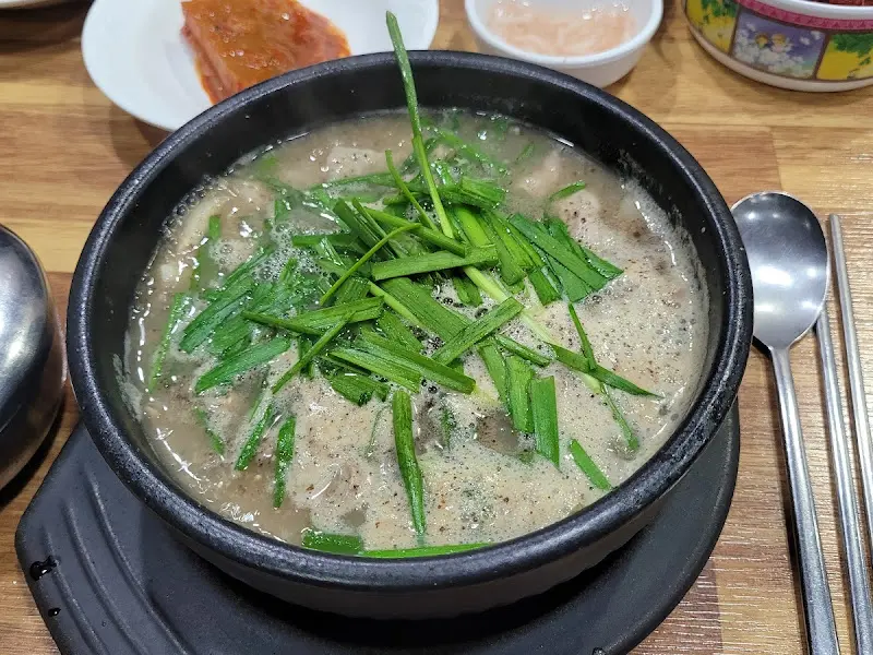 파가 듬뿍 올려진 순대국밥