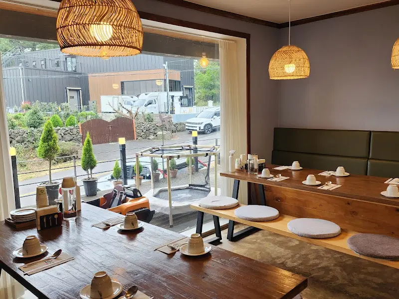 애월연어 본점 내부