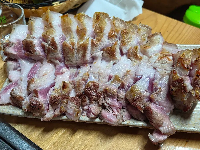 초벌된 흑돼지 오겹살